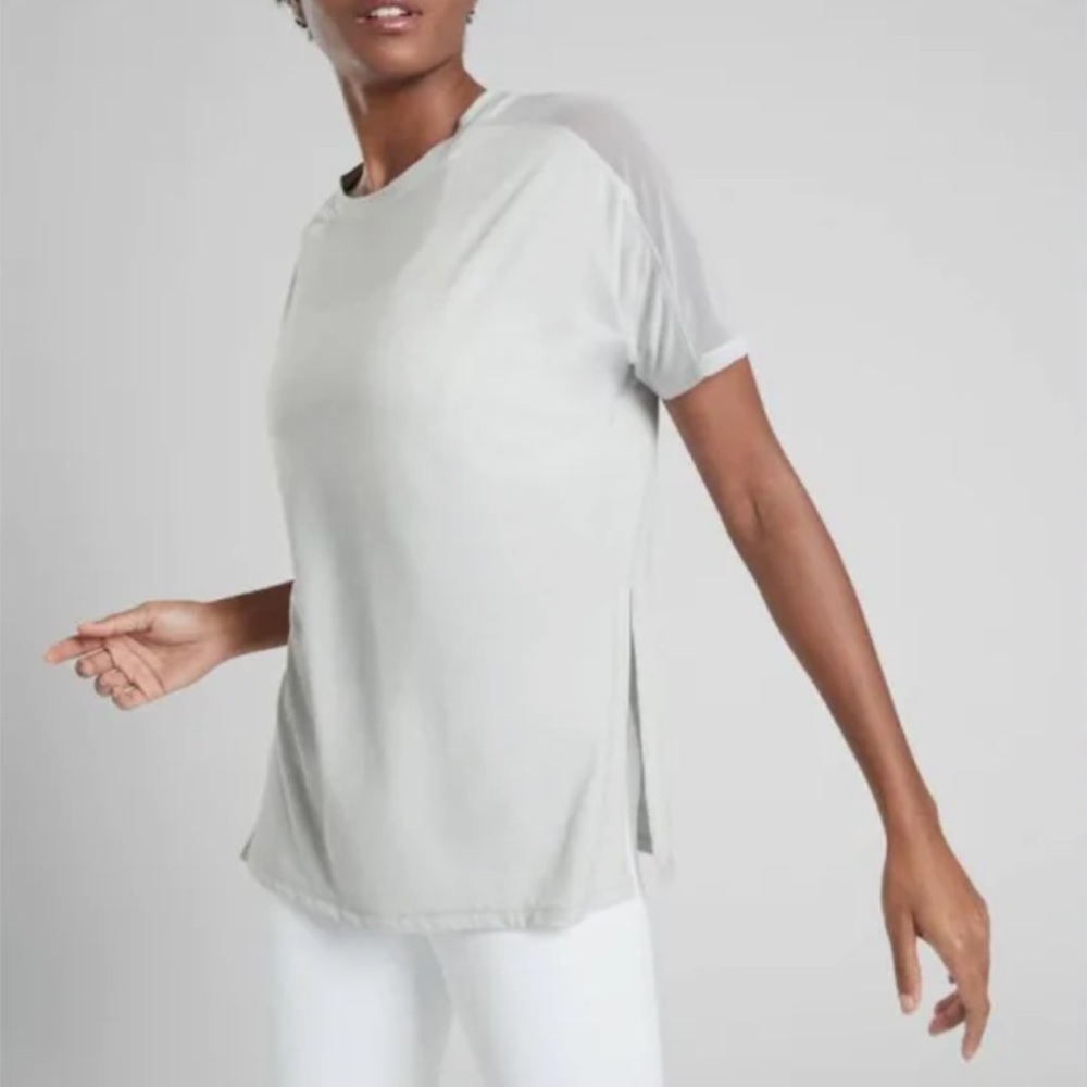 NWT Athleta Gray Essence Mesh Wanderlust Hybrid Tee Short Sleeve Crew Neck - XS